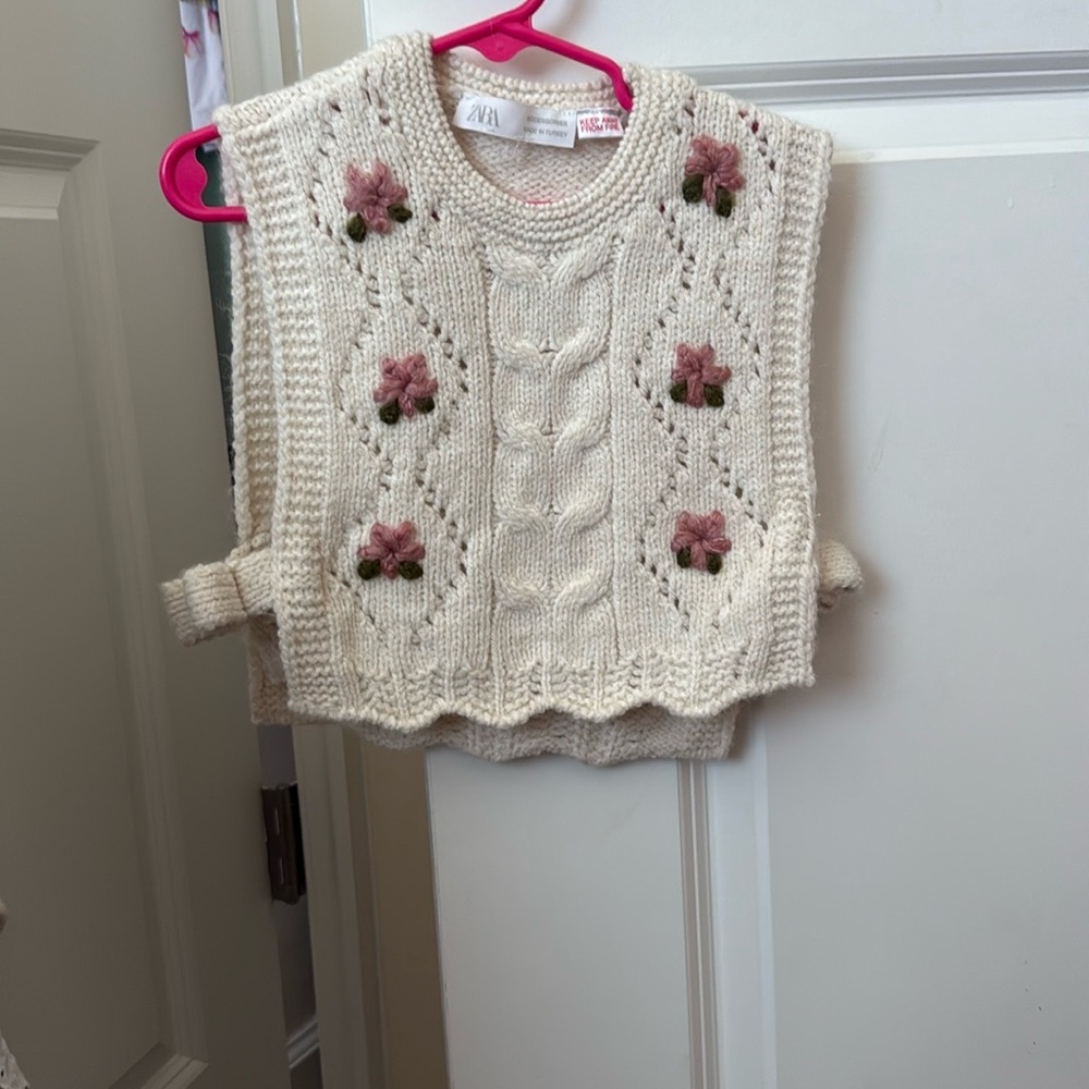 Zara Cream Cable-Knit Floral Cropped Vest with Pink Flowers